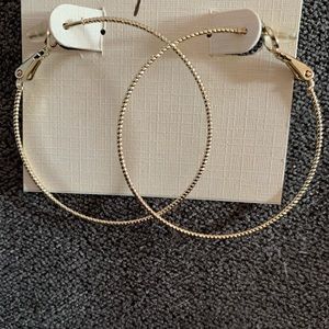 Women’s Thin Hoop Earring